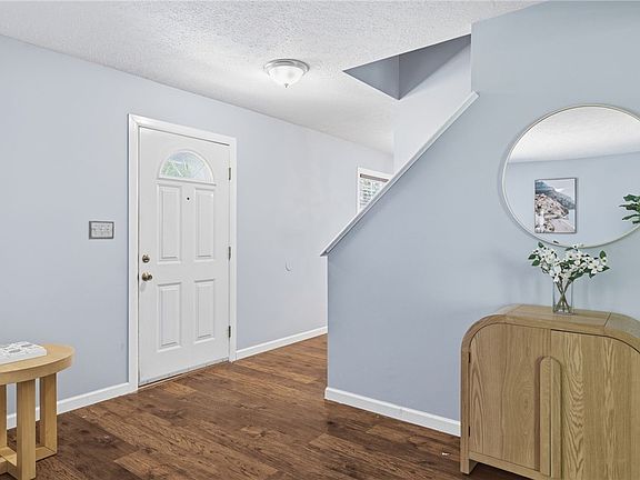 4th image of 515 Cresthaven Dr