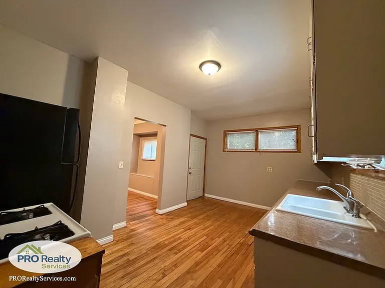 826 Thomas Ave — Photo 8