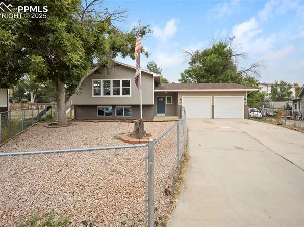 7431 Colonial Ln, Fountain, CO 80817