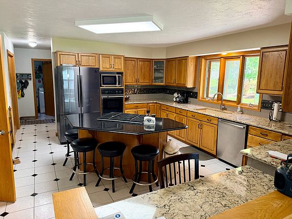 5th image of 5467 Woodlawn Dr