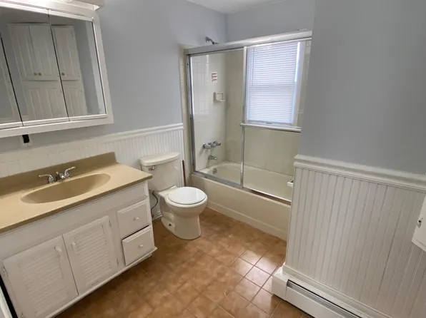 39 Burling Ln S #2, West Islip, NY 11795