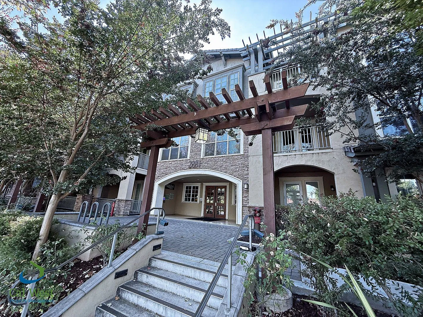 $3895.00 - 2 Bed/2Bath Luxury Condo in Willow Glen Place — Photo 2