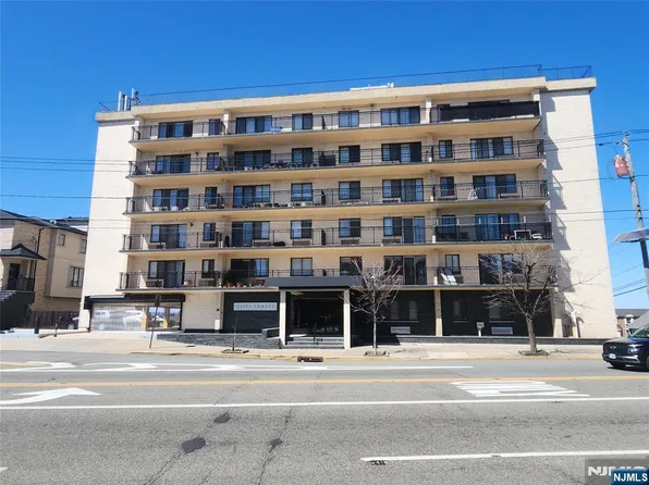 233 12th St APT 4C, Palisades Park, NJ 07650