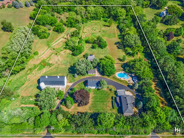 3210B Walkup Rd, Crystal Lake, IL 60012