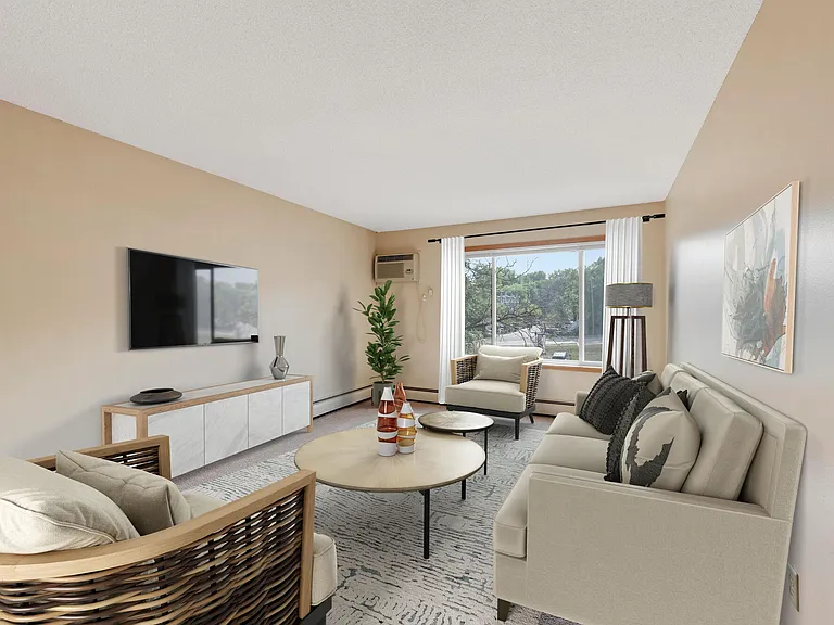 Shamrock Court Apartments — Photo 13