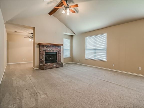 5th image of 525 SW 123rd Pl