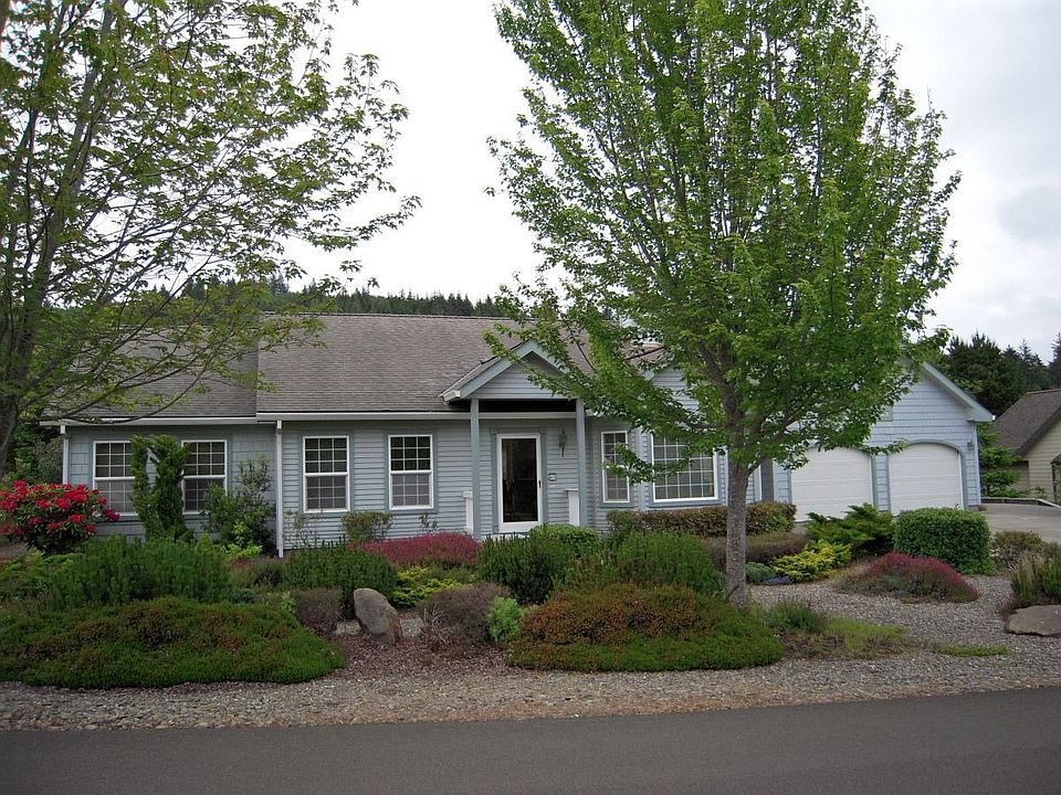 Great House Overlooking the 9th Green