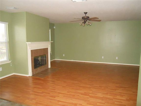 3rd image of 7835 Tamora Ln