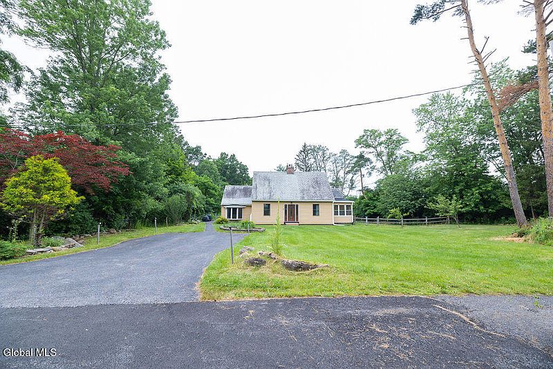 2nd image of 859 Putnam Road