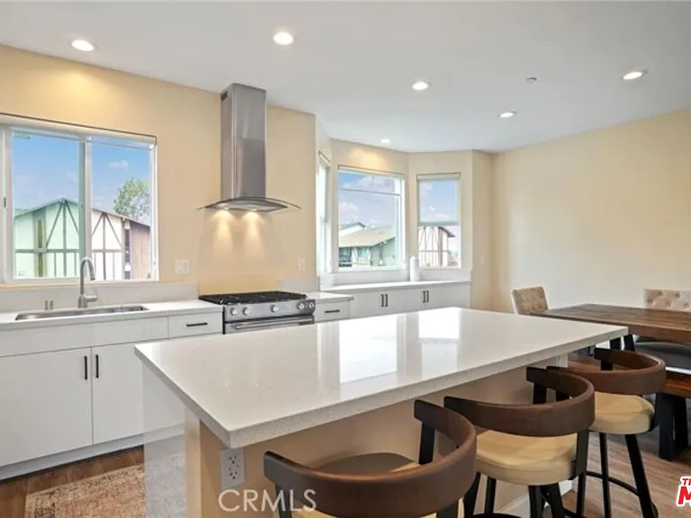 904 Warwick Ave — Photo 16