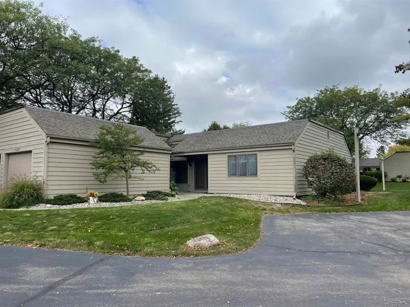 6338 Golf Lakes Ct E #C, Bay City, MI 48706