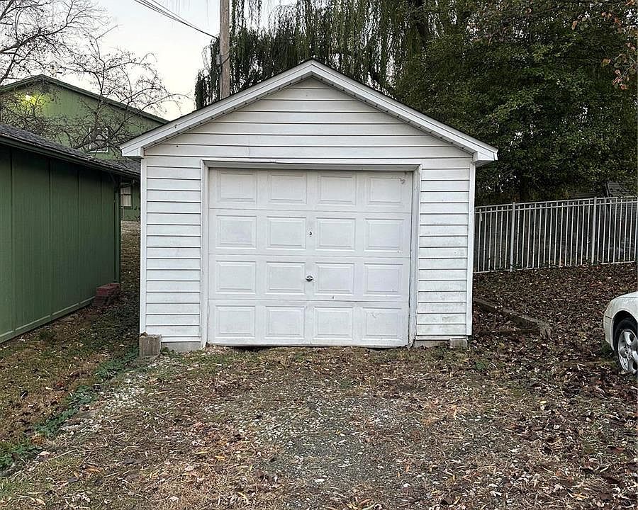2nd image of 511 Randle St