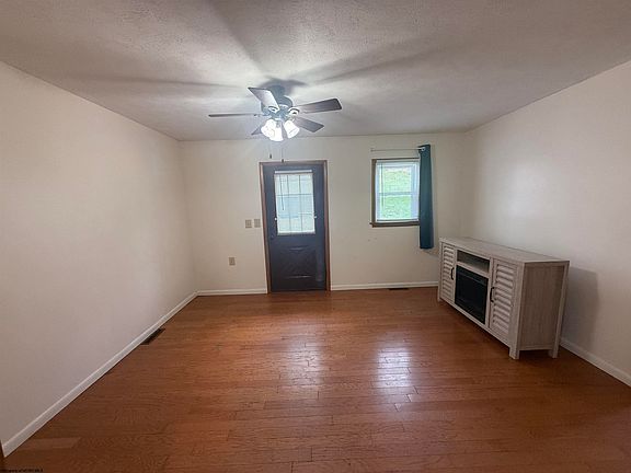 3rd image of 54 Brady Ln