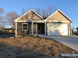 S8088 Maple Park, Prairie Du Sac, WI 53578
