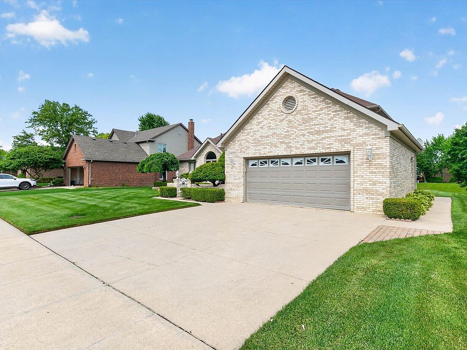 46640 Glen Pointe Dr, photo 4