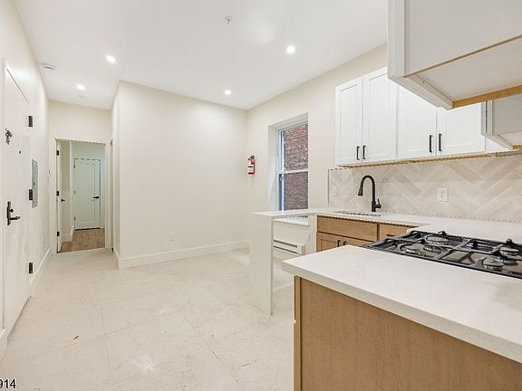 5th image of 10 School St APT 1