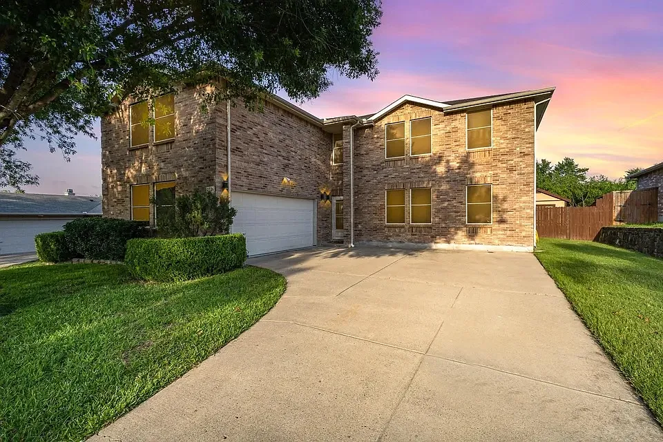 2528 Comstock Ln