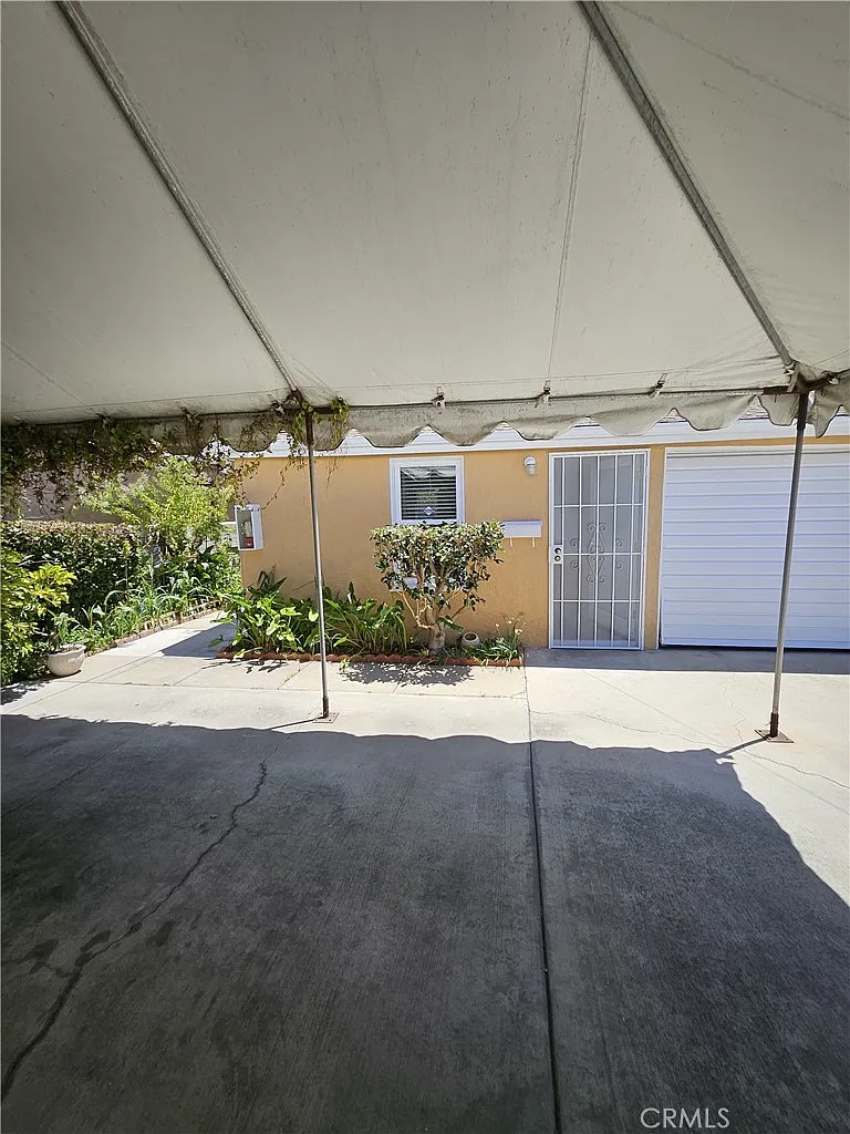 Studio, 350 sqft, $1,550 — Photo 2
