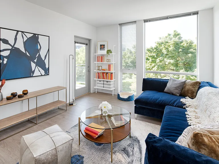 1 Bed / 1 Bath - 623 SF - Living Room