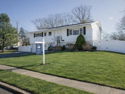 51 Lauren Avenue, Dix Hills, NY, 11746