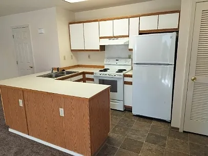 Desert Manor Apartments — Photo 4