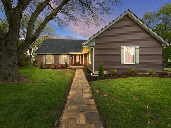 210 Westmoreland Ln, Naperville, IL 60540
