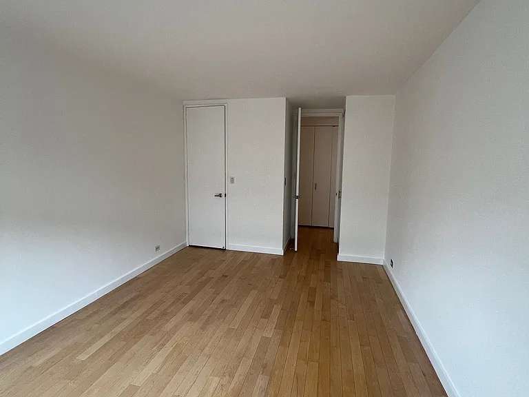 393 W 49th St #4F — Photo 3