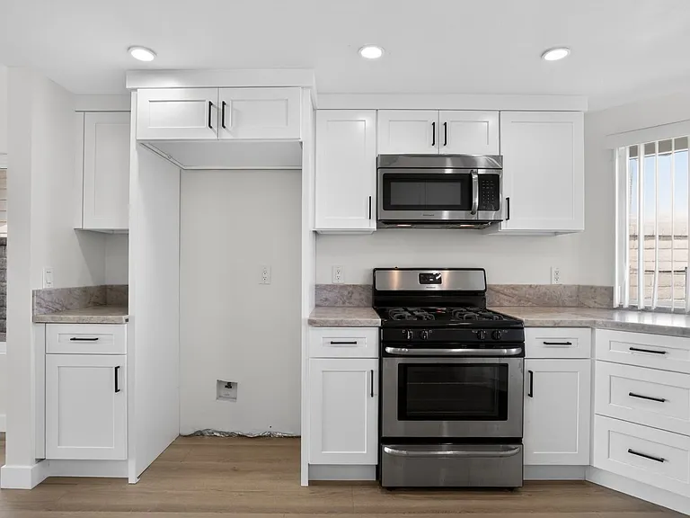 28131 Florence Ln — Photo 17