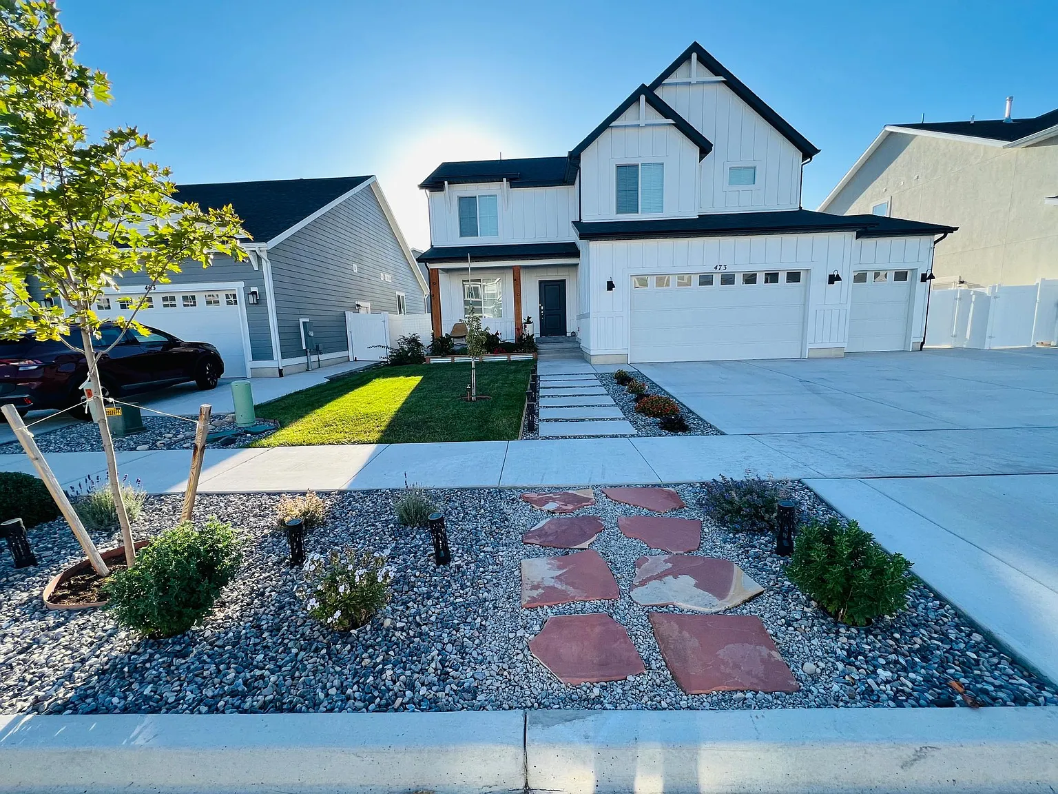 483 N Commodore Ln — Photo 1