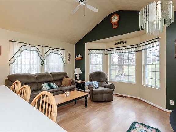 4th image of 83 Garden Dr