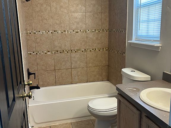 4th image of 6211 Heisley Ave