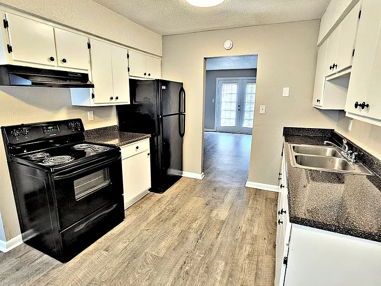 Avalon Cove Townhomes — Photo 37