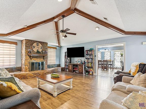 4th image of 16415 Spanish Ct