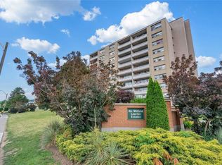 15 Albright Rd #1004, Hamilton, ON L8K5J2