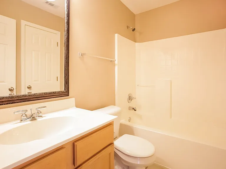 4064 Sidlehill Dr — Photo 12