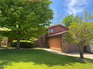 16976 Bear Creek Ln, Strongsville, OH 44136