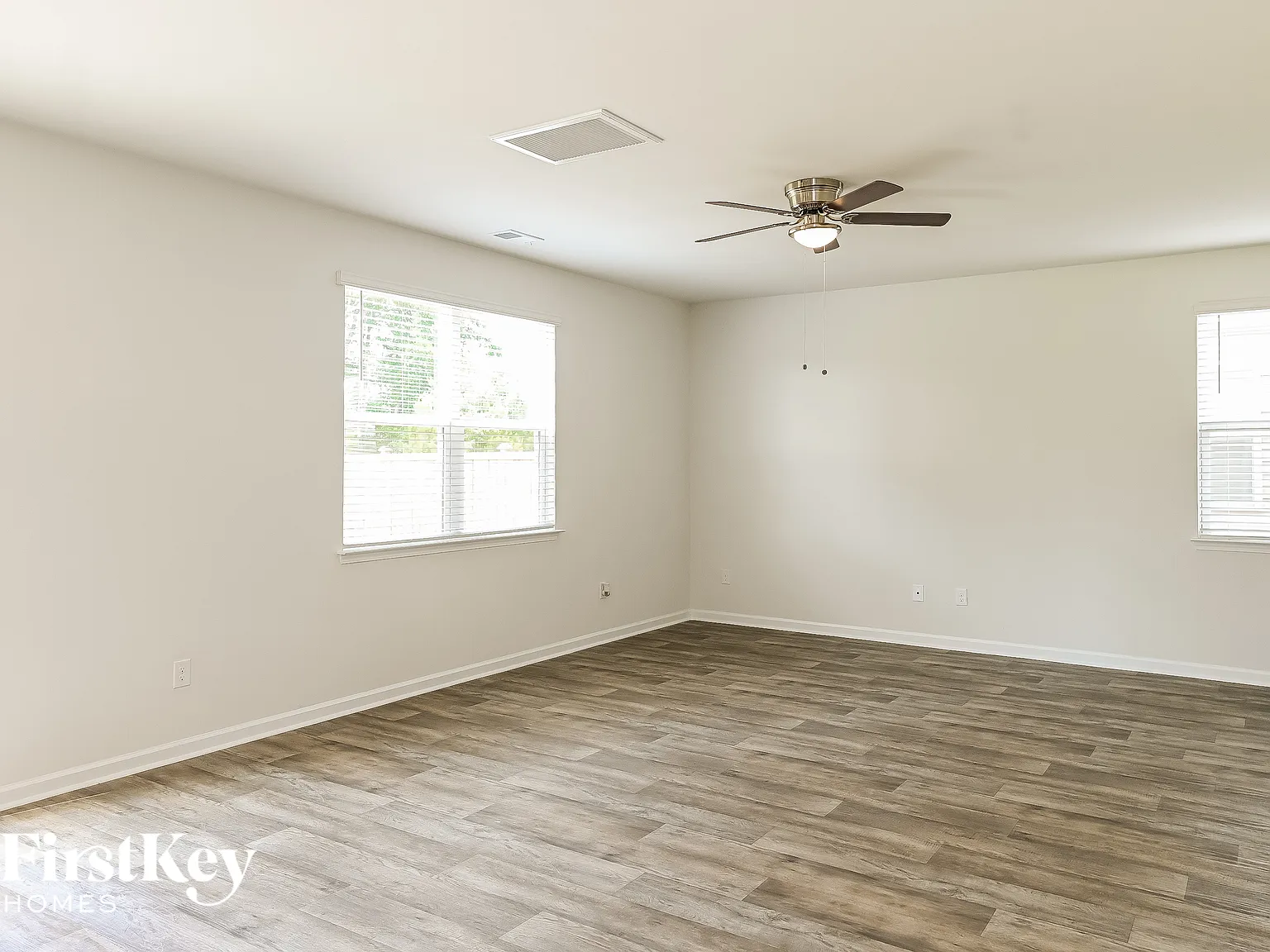 4 bed, 2.5 bath, 2382 sqft, $2,200 — Photo 3