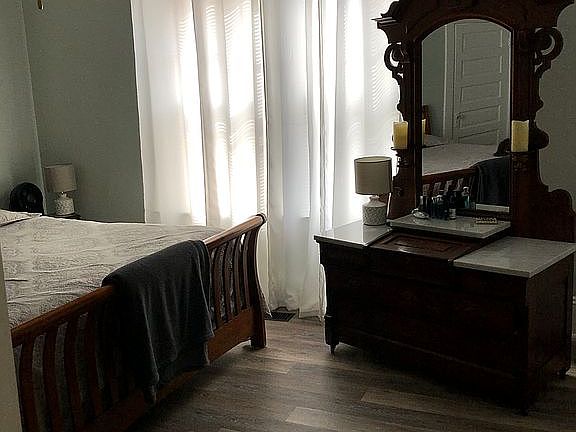 5th image of 409 Nash St