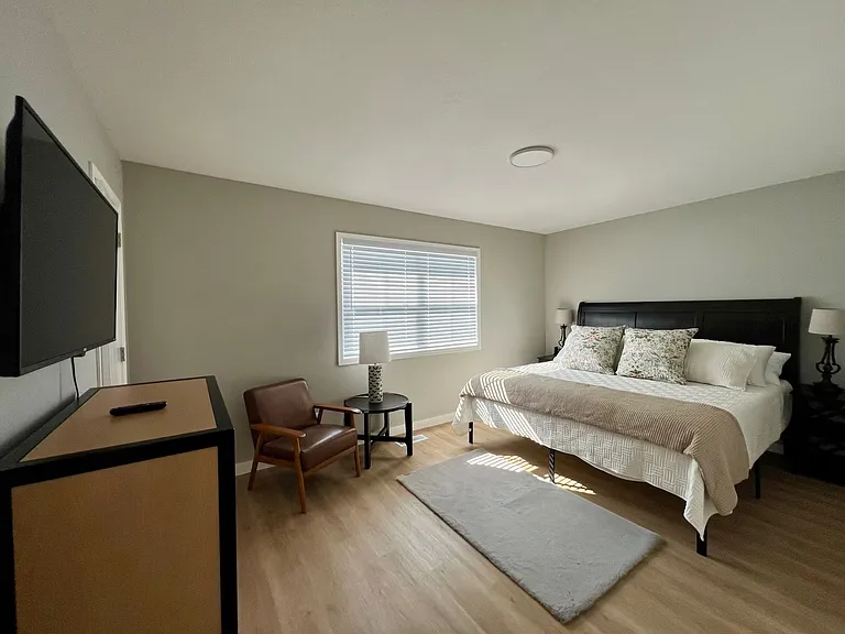 406 NW D St — Photo 10