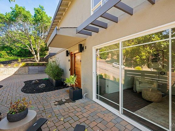 2nd image of 105 Kipling Drive