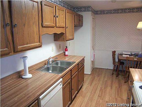 5th image of 502 Donard Park Ave