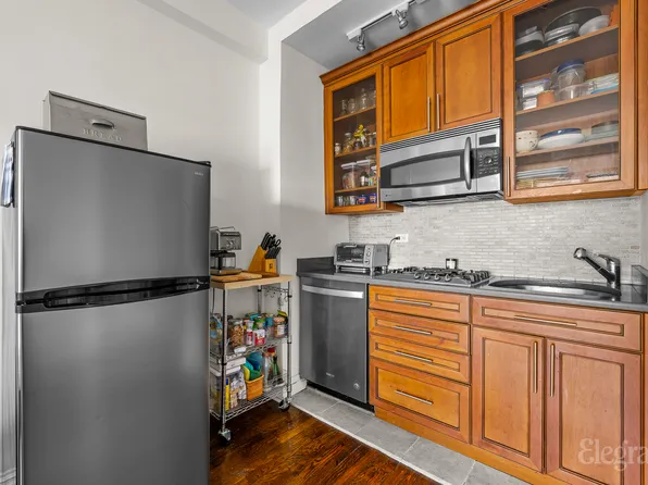 116 West 72nd Street image 6 of 10