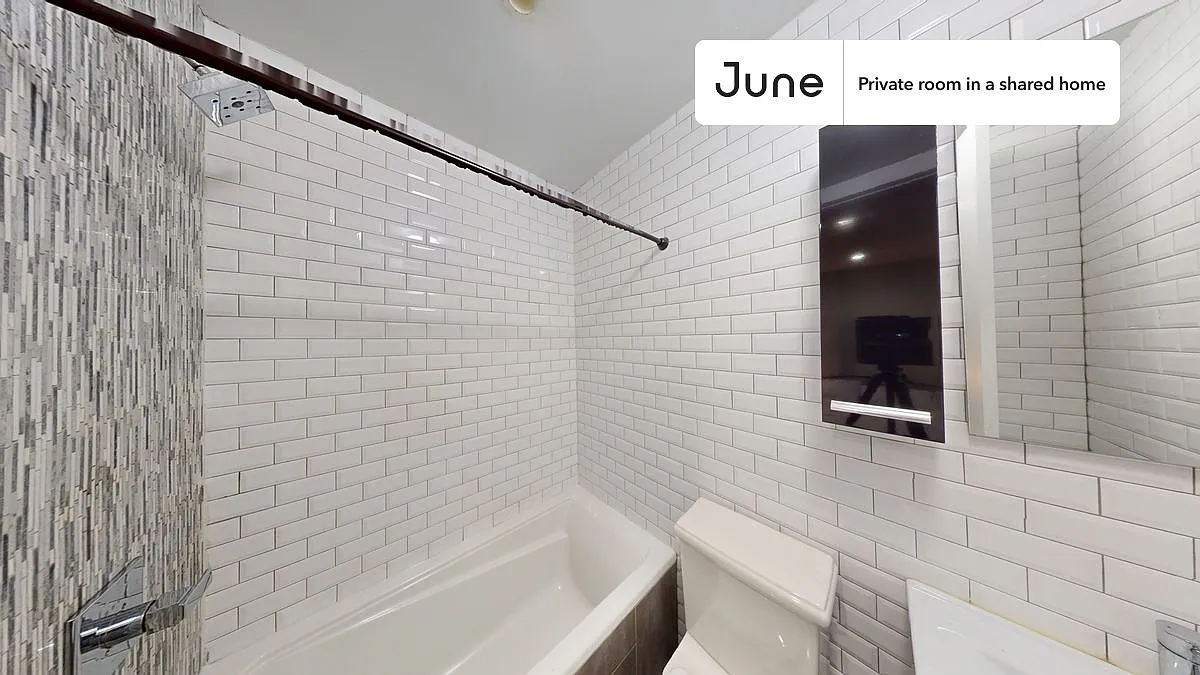 Full bedroom in 3 bed/3 bath home in Flatbush #1820 A — Photo 4