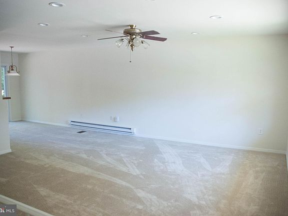4th image of 14252 Farmer Ct