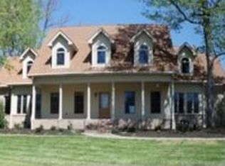 1032 Ridglea Dr, Burns, TN 37029