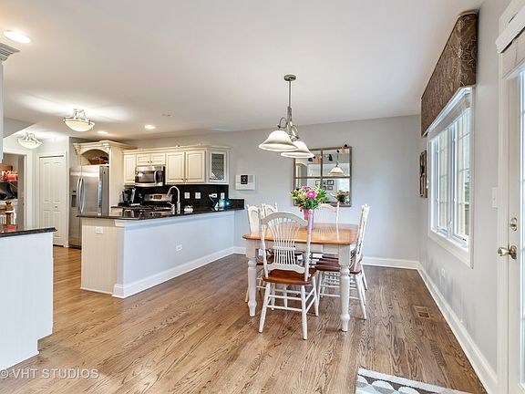 3rd image of 1876 Royalglen Dr