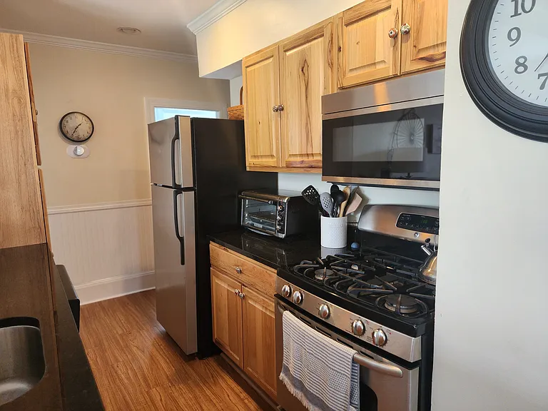 285 Pine St #4 — Photo 11