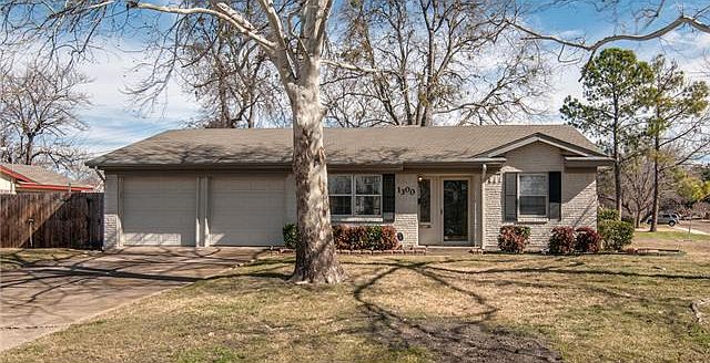 1st image of 1300 Wisteria Way