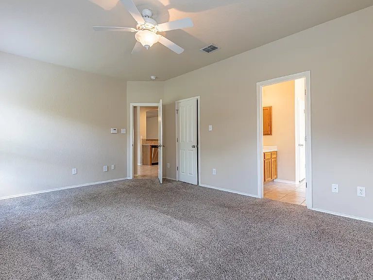 906 Ashbury Blf — Photo 19