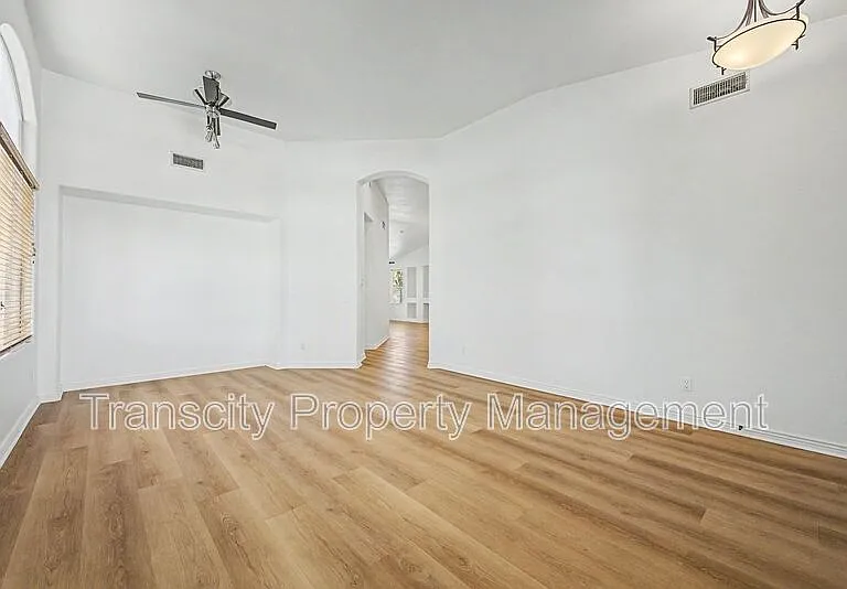 1369 W Enfield Way — Photo 5